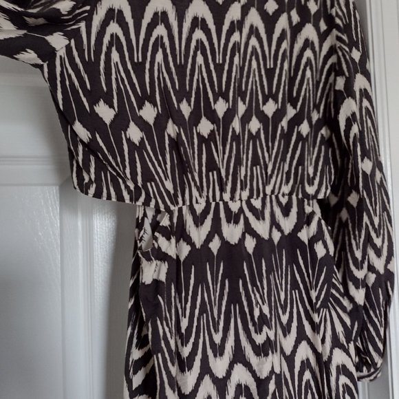 Puff sleeve smock midi dress with cut out side - Picture 6 of 7